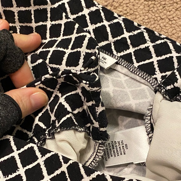 Kim Rogers black white Capri stretch pants size 16 - Picture 7 of 9